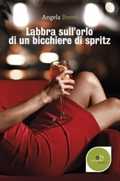 Labbra sull orlo di un bicchiere di spritz