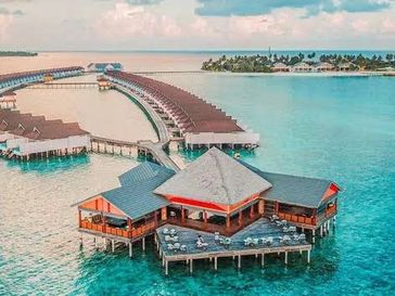 MALDIVES TRAVEL GUIDE - Badejo Yuusuf