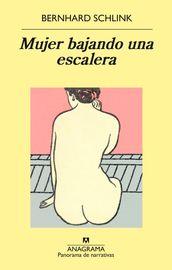 Mujer bajando una escalera