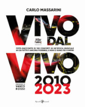 Vivo dal vivo 2010-2023. Foto-racconto di 120 concerti in un epoca musicale in cui tutto è ancora possibile, e non ci sono più confini. Ediz. illustrata. Con QR code